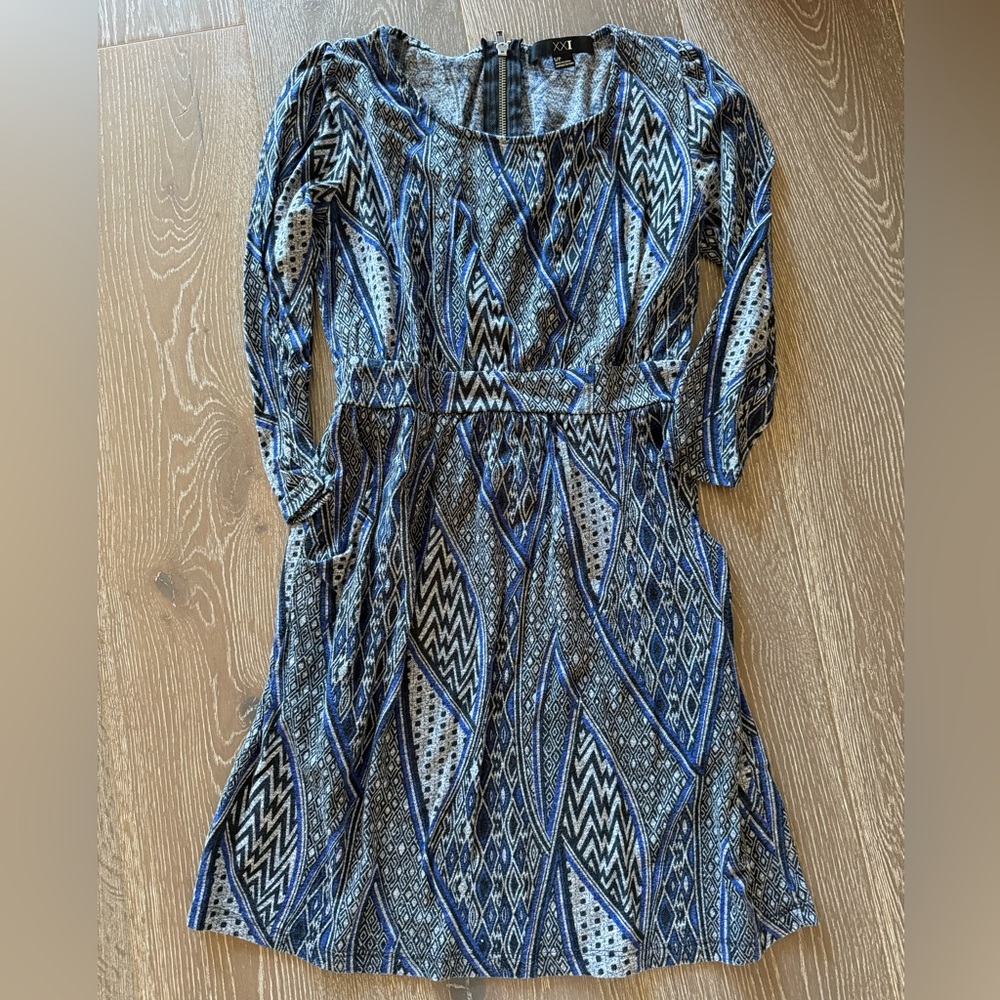 Forever 21 Geometric Blue and Black Long Sleeve Dress With Pockets